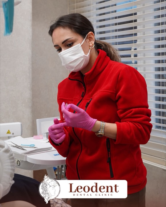 Sağlıklı gülüşler, emin ellerde hayat bulur. 🦷✨
Uzman dokunuşlar, hijyenik ortam ve konforlu uygulamalarla gülüşüne değer katıyoruz.
Leodent’te gülüşünüz ve sağlığınız güvenle korunur.
#LeodentDentalClinic #DişSağlığı #SağlıklıGülüşler #DentalCare #DişHekimi