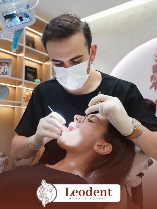 Ağız ve diş sağlığı, genel sağlığın ayrılmaz bir parçasıdır.
Düzenli kontroller; diş çürüklerinin, diş eti problemlerinin ve ileride oluşabilecek daha büyük sorunların erken fark edilmesini sağlar.
Detaylı bilgi ve randevu için:
📞 (216) 766 15 36
📱 0532 652 47 67
Her tedavinin süreci ve sonucu kişiden kişiye değişebilir. Tedavi öncesinde hekiminizden detaylı bilgi almanız önerilir.
#AğızDişSağlığı #DişKontrolü #SağlıklıGülüş #LeodentDentalClinic