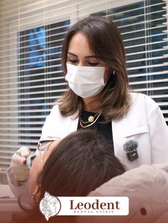 Leodent’te sağlıklı ve estetik bir gülüş için tedavi süreci kişiye özel planlanır.
Diş beyazlatma, kaplama, dolgu veya implant gibi işlemler; ağız yapısı, ihtiyaç ve beklentilere göre farklılık gösterebilir.
Her tedavinin süreci ve sonucu kişiden kişiye değişebilir. Tedavi öncesinde hekiminizden detaylı bilgi almanız önerilir.
#LeodentDentalClinic #DişSağlığı #EstetikDişHekimliği #Gülüş #DişBakımı