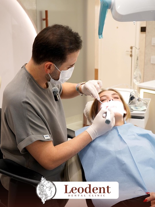 Sağlıklı bir gülüş, doğru ellerde başlar.
Her detayda özen, her adımda güvenle… 🦷✨
Leodent’te gülüşünüz bize emanet.
#LeodentDentalClinic #SağlıklıGülüşler #DişSağlığı #DentalCare #GülüşTasarımı #DişHekimi #AğızVeDişSağlığı #GüvenleTedavi